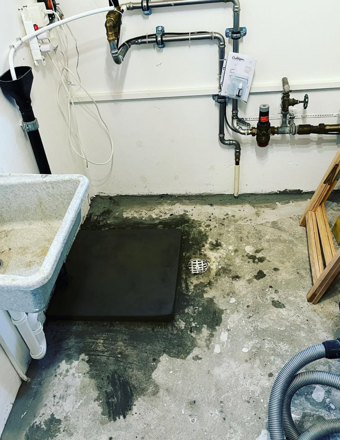Sol du local technique avant les travaux à Lucerne