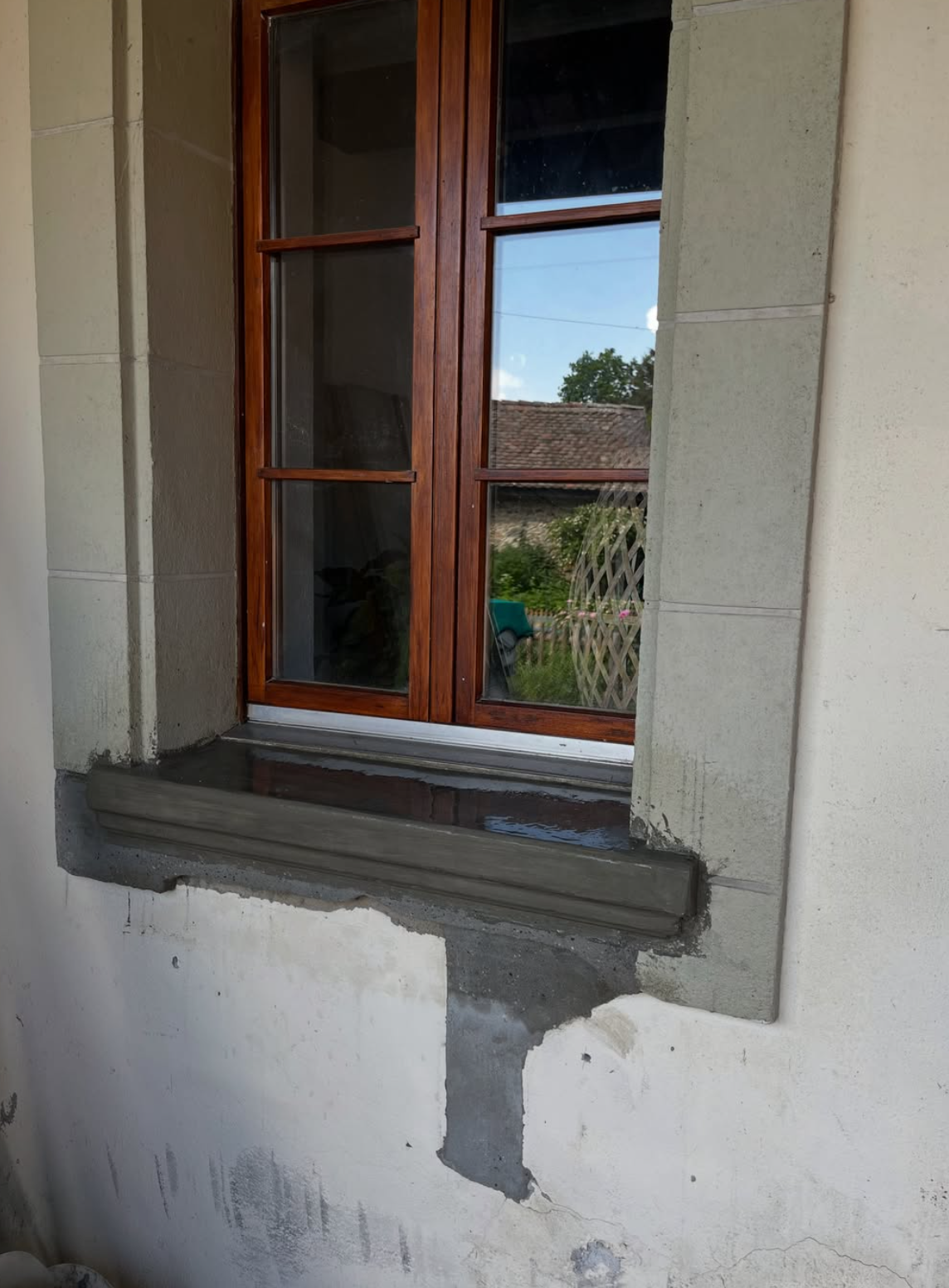 Tablette de fenêtre reconstruite avec moulures